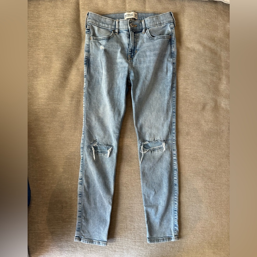 Abercrombie Kids High Rise Jean Legging Light Wash Distressed Jeans 13/14 Short - Picture 2 of 10